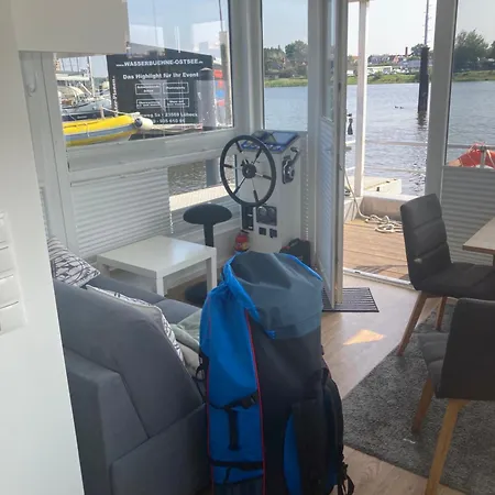Hausbooothl Bådhotel *