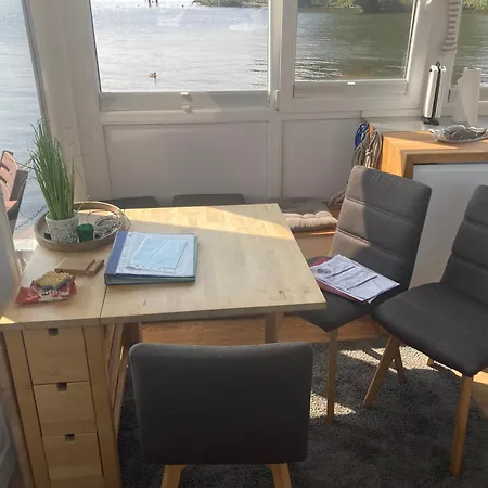 Bådhotel Hausbooothl *