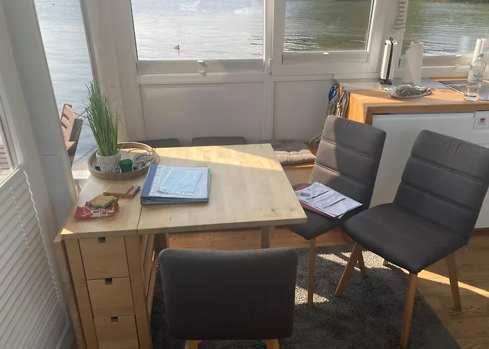 Bådhotel Hausbooothl *